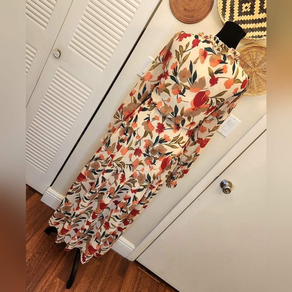 Floral Maxi Dress with Long Sleeves And Ruffles - Picture 8 of 10